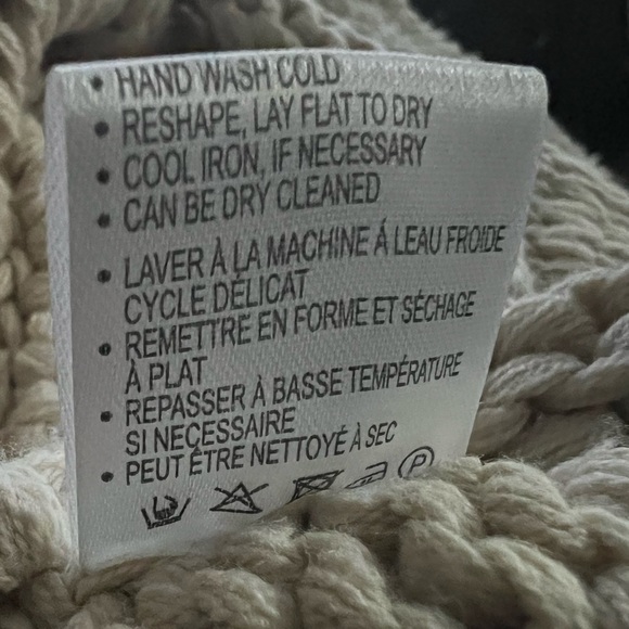 Callahan Bisou Popcorn Beige Hand
Knit Sweater - Picture 6 of 6